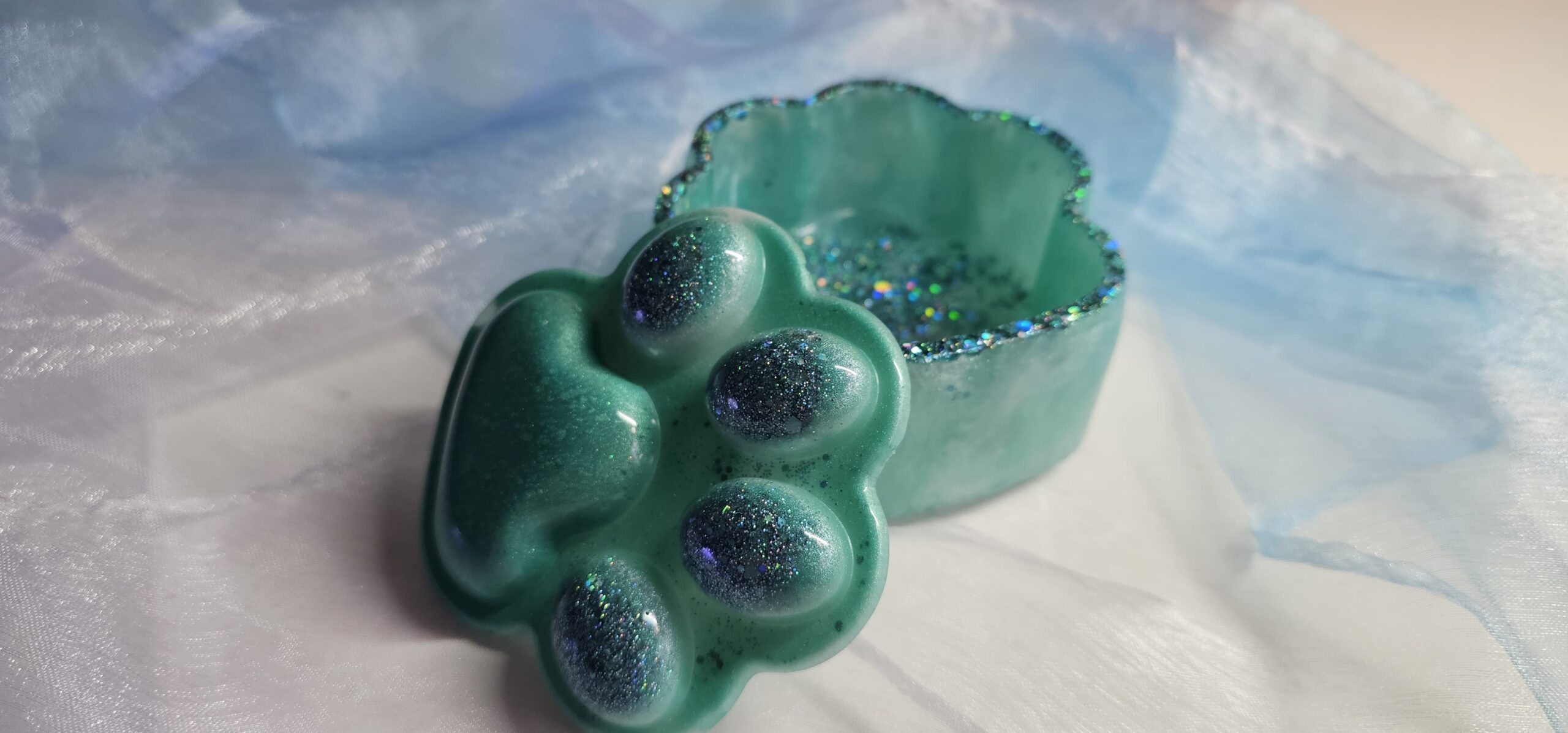 Handgemachte Pfoten Schatulle mit Deckel | Epoxidharz Dose | Unikat auf Wunsch mit Tierhaaren – Bild 5