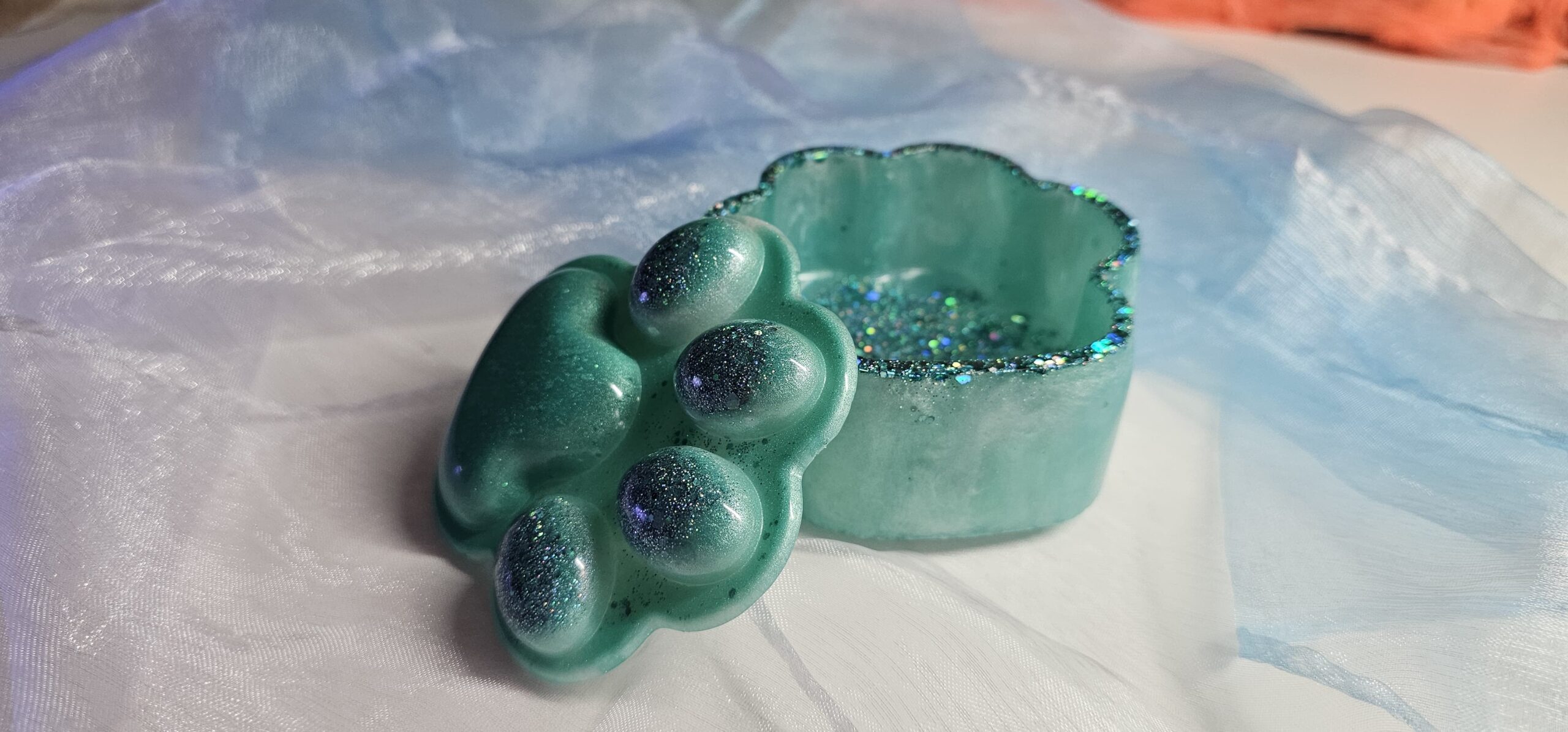 Handgemachte Pfoten Schatulle mit Deckel | Epoxidharz Dose | Unikat auf Wunsch mit Tierhaaren – Bild 4