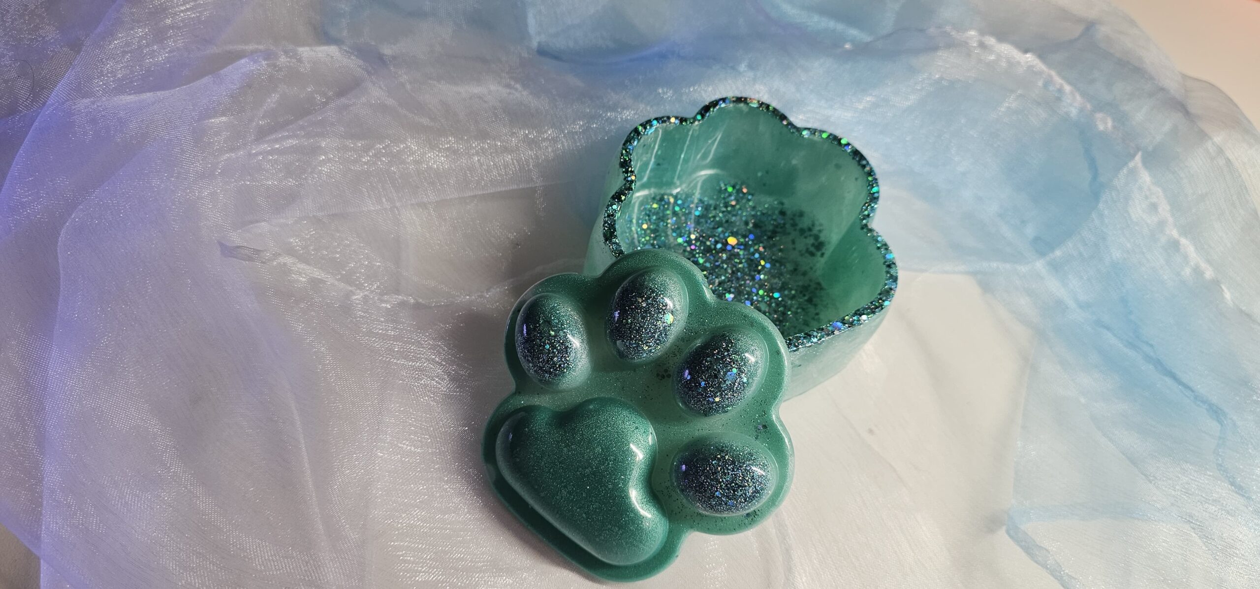 Handgemachte Pfoten Schatulle mit Deckel | Epoxidharz Dose | Unikat auf Wunsch mit Tierhaaren – Bild 2