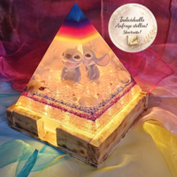 Epoxidharz Pyramide handgemacht Sonderanfertigung Lichtsystem Podest Unikat Traumharz