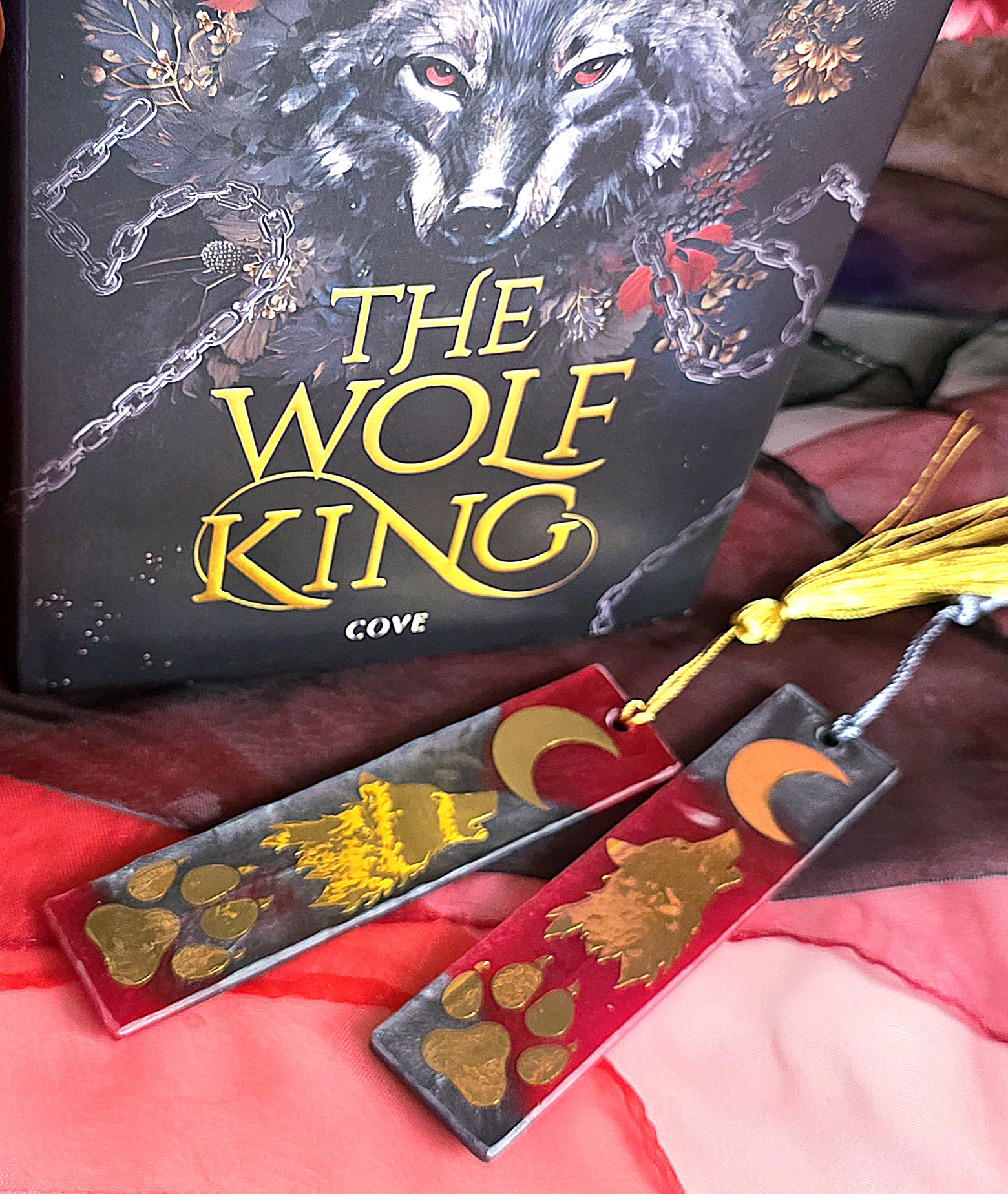 Wolf Lesezeichen Epoxidharz handgemacht Romantasy Goodie Farbschnitt Unikat