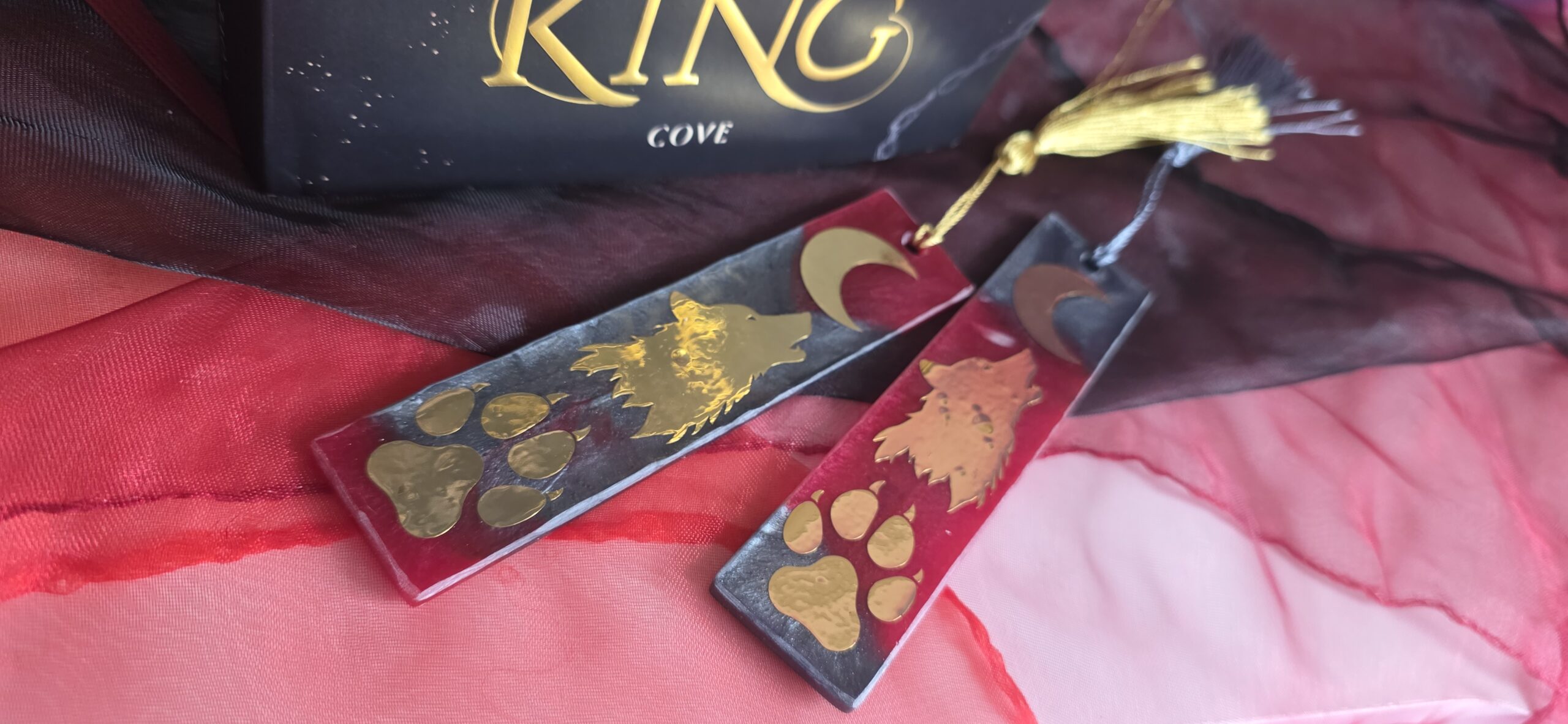 Wolf Lesezeichen Epoxidharz handgemacht Romantasy Goodie Farbschnitt Unikat